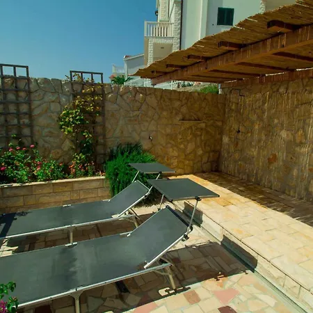 In Okrug Gornji With 1 Apartment