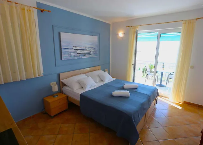 Apartament In Okrug Gornji With 1