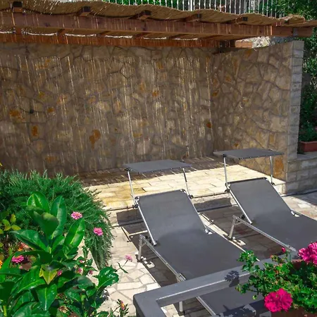 In Okrug Gornji With 1 Appartement Trogir