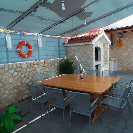 In Okrug Gornji With 1 Appartement Trogir