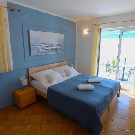 Appartement In Okrug Gornji With 1