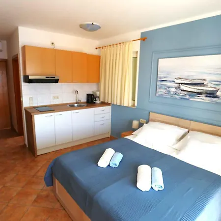 In Okrug Gornji With 1 דירה *