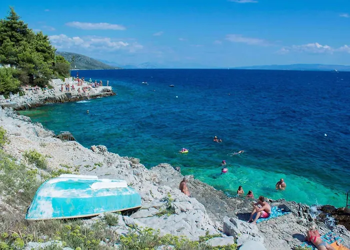 Appartement In Okrug Gornji With 1