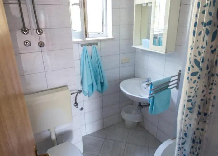 In Okrug Gornji With 1 Appartement *