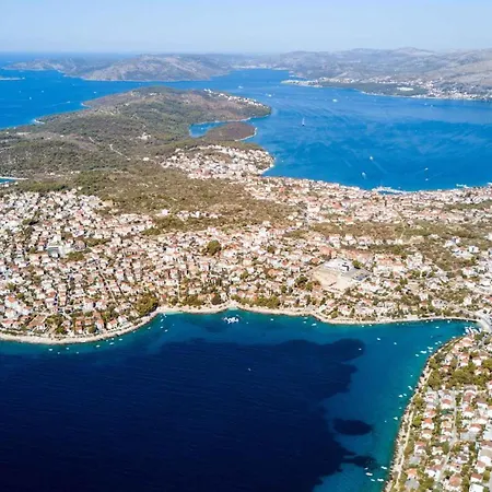 Apartmán In Okrug Gornji With 1 *