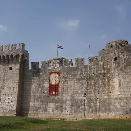 Apartmán In Okrug Gornji With 1 Trogir